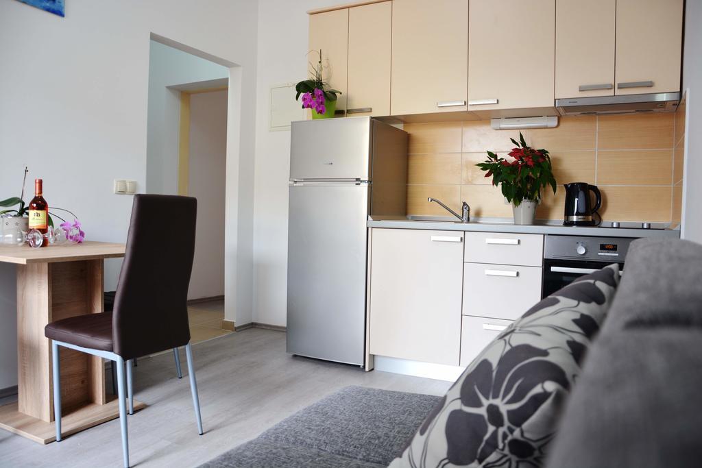 Apartments Clara Нин Экстерьер фото