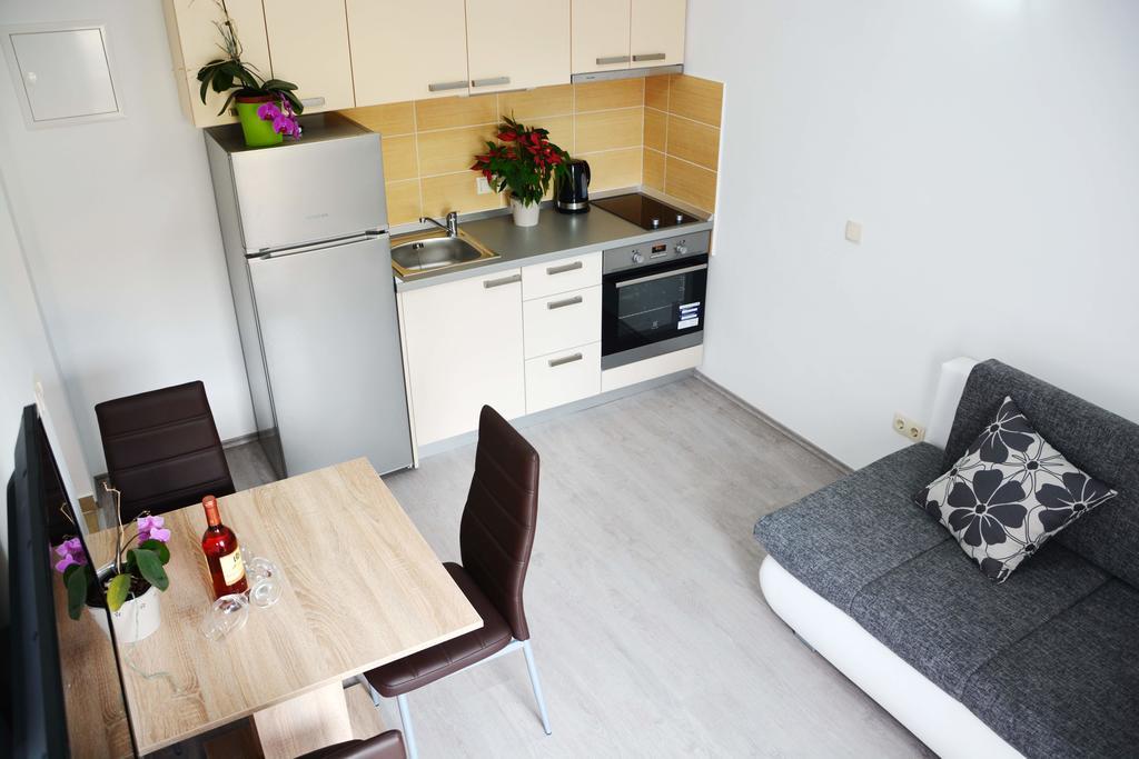 Apartments Clara Нин Экстерьер фото