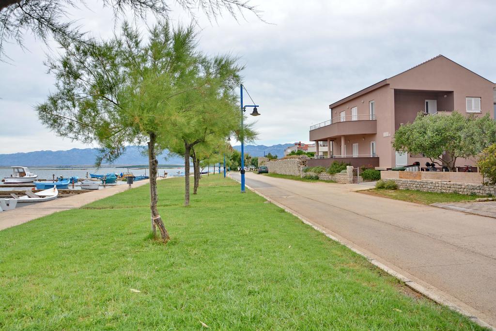 Apartments Clara Нин Экстерьер фото