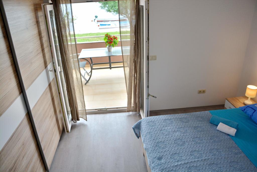 Apartments Clara Нин Экстерьер фото