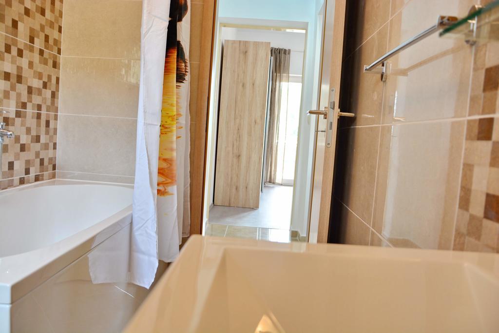 Apartments Clara Нин Экстерьер фото