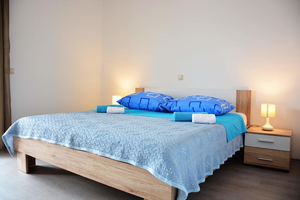 Apartments Clara Нин Экстерьер фото