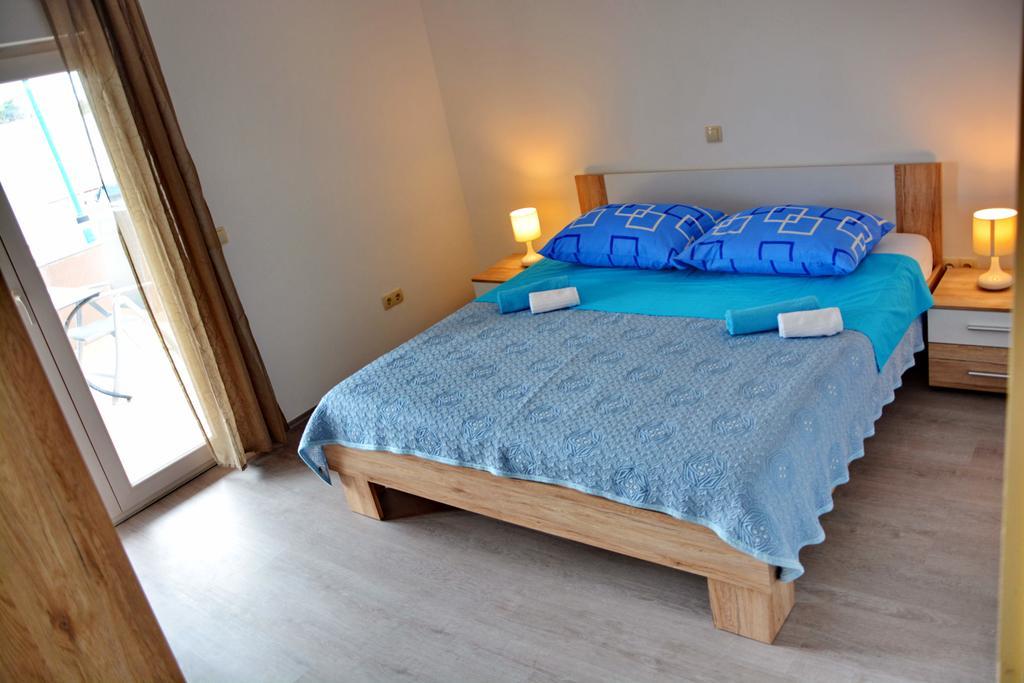 Apartments Clara Нин Экстерьер фото