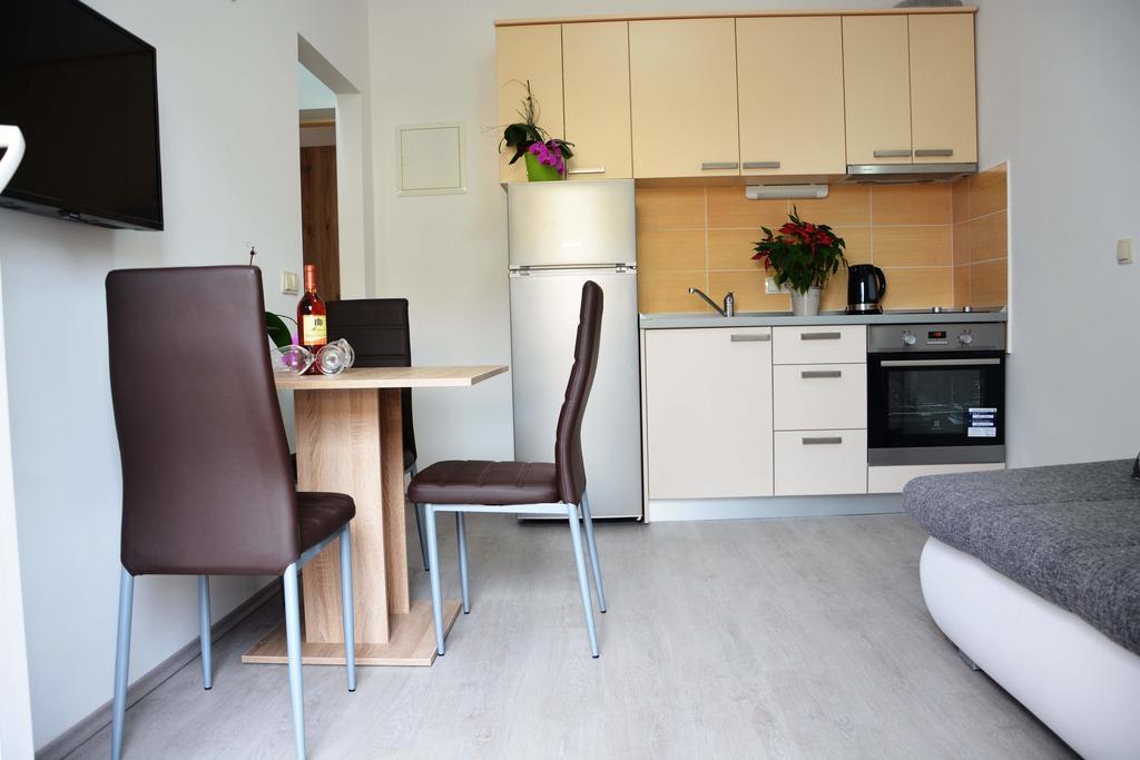 Apartments Clara Нин Экстерьер фото
