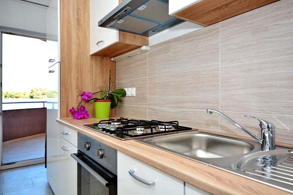 Apartments Clara Нин Экстерьер фото