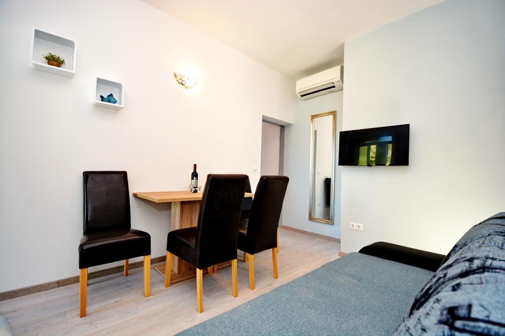 Apartments Clara Нин Экстерьер фото