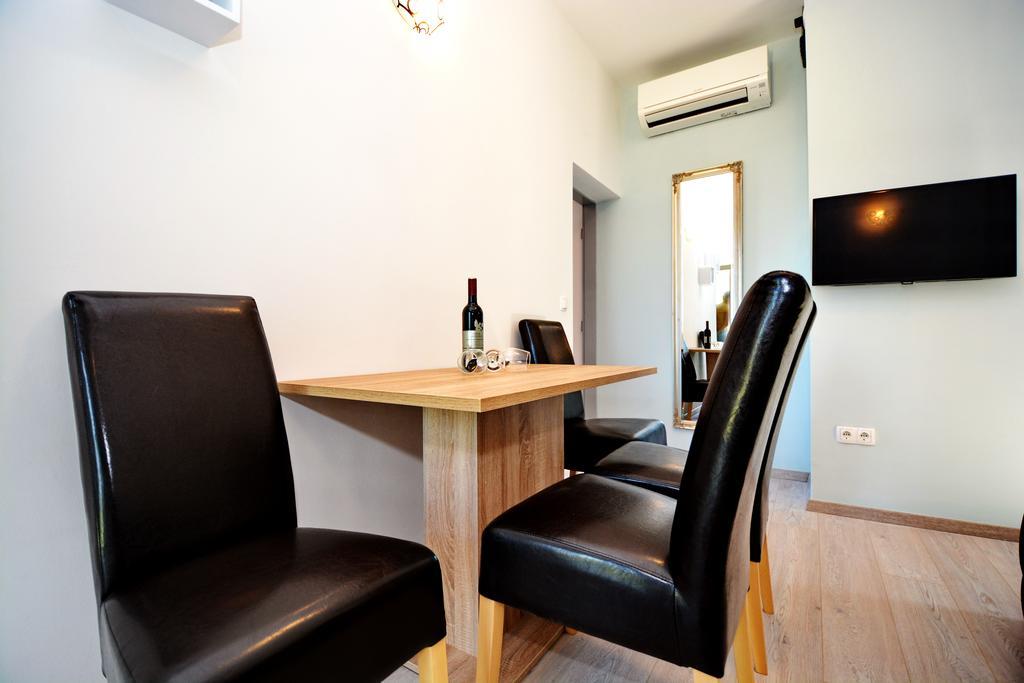 Apartments Clara Нин Экстерьер фото