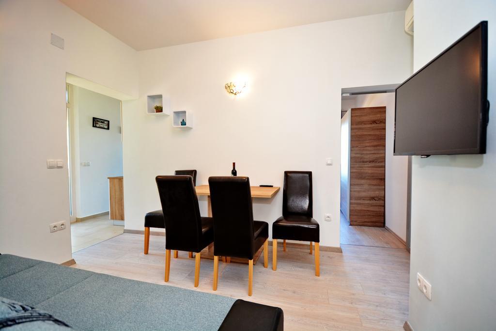 Apartments Clara Нин Экстерьер фото