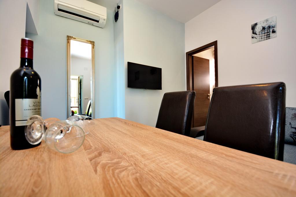 Apartments Clara Нин Экстерьер фото