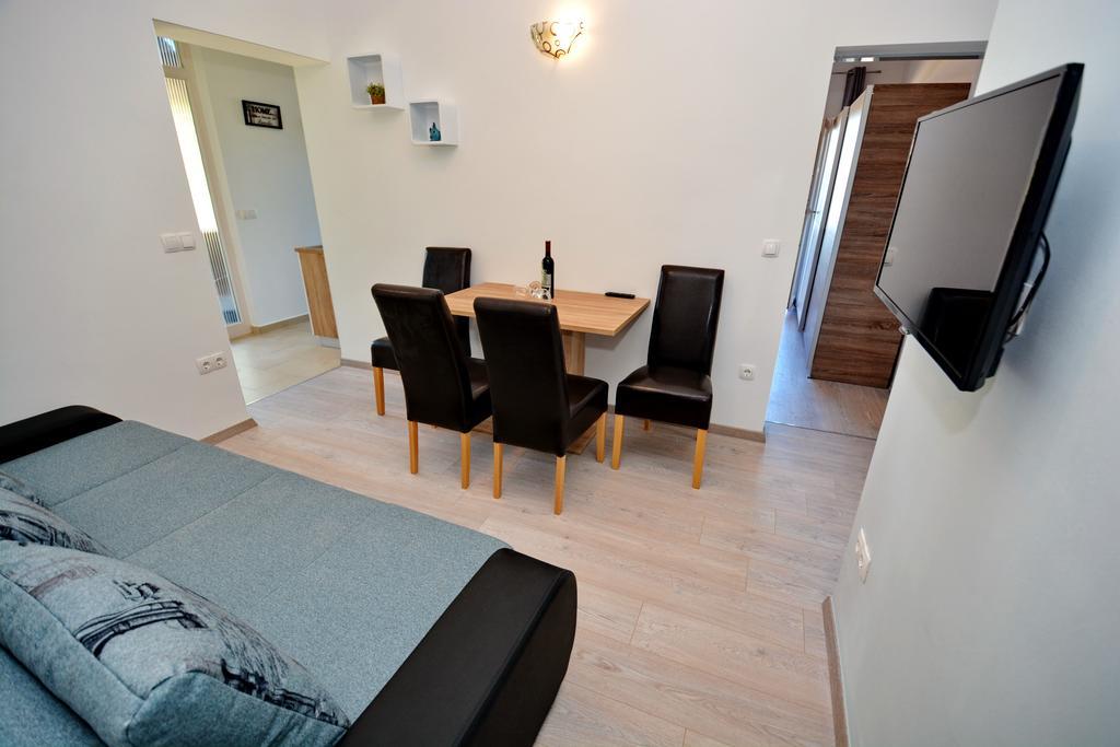 Apartments Clara Нин Экстерьер фото