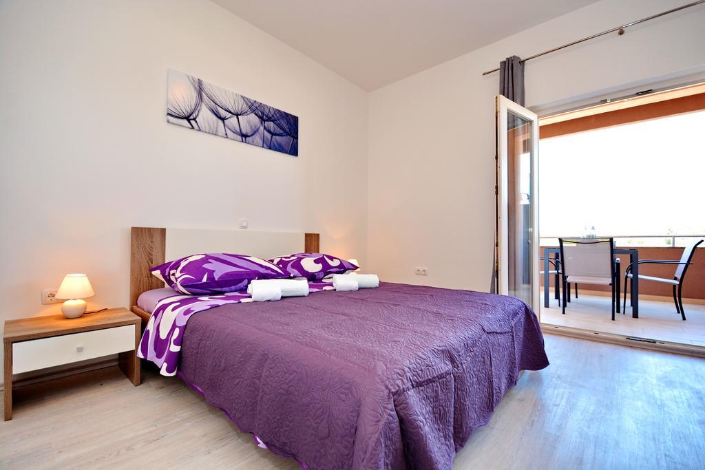 Apartments Clara Нин Экстерьер фото