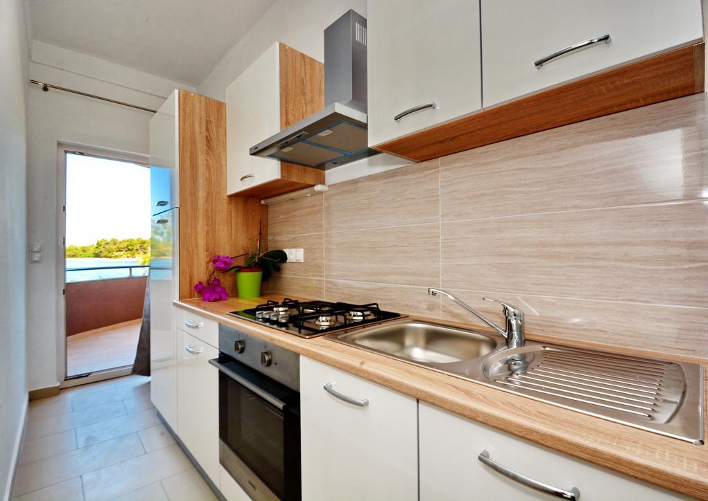 Apartments Clara Нин Экстерьер фото
