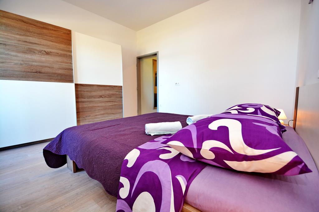 Apartments Clara Нин Экстерьер фото