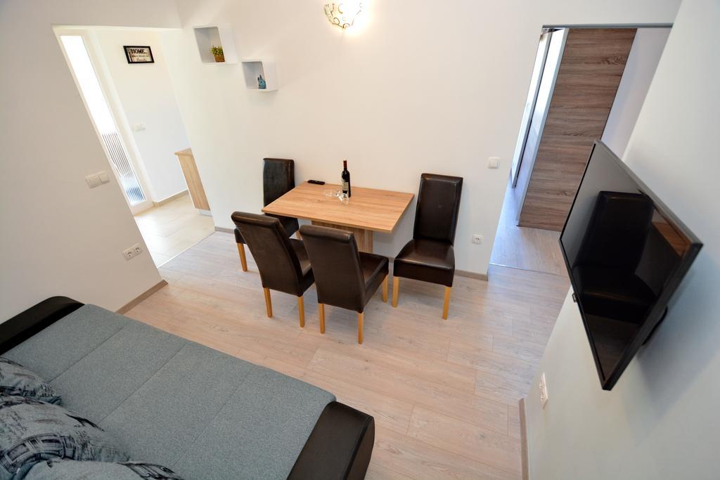 Apartments Clara Нин Экстерьер фото