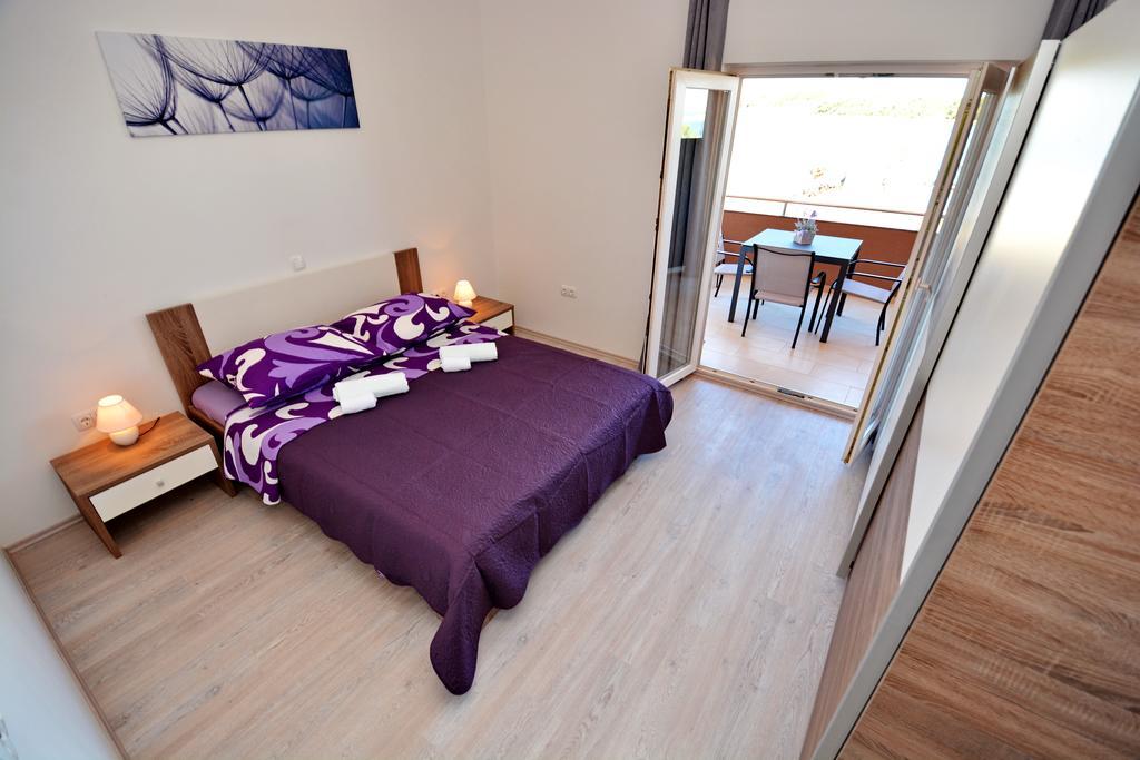Apartments Clara Нин Экстерьер фото